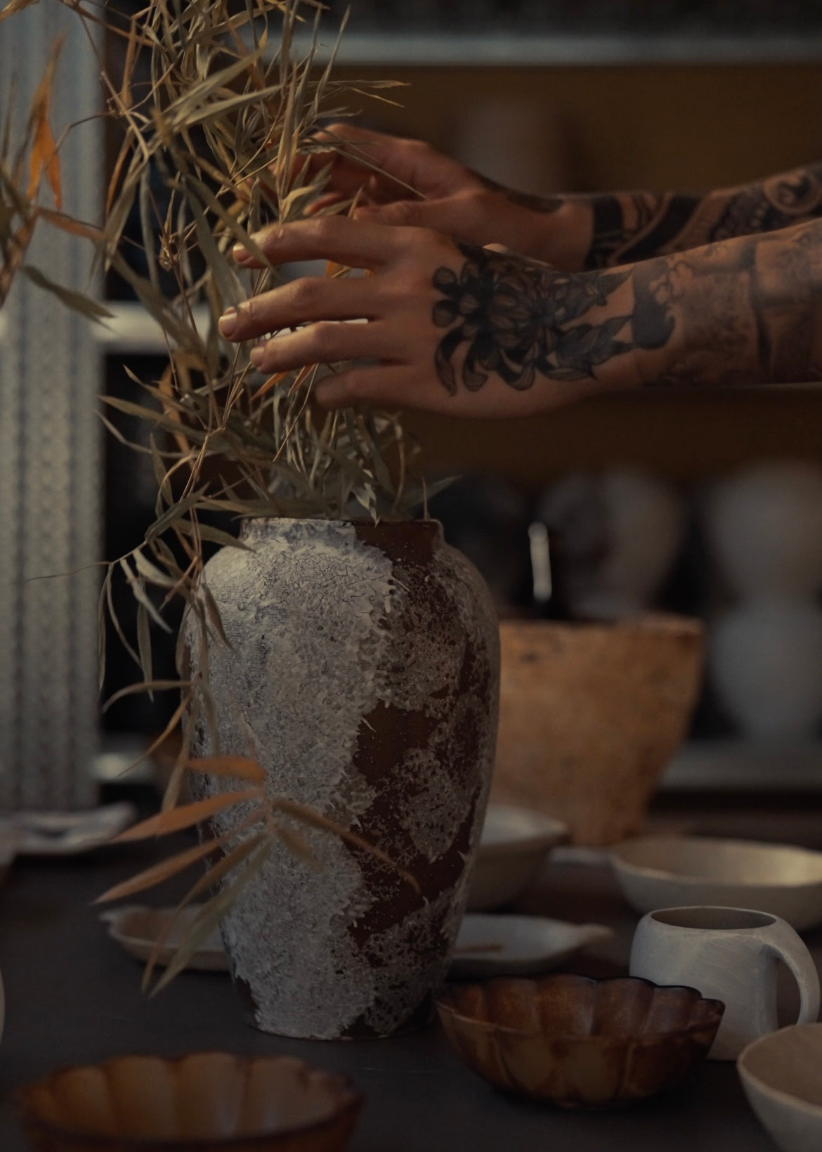 Yue Tall Vessel in Brown with White Glaze