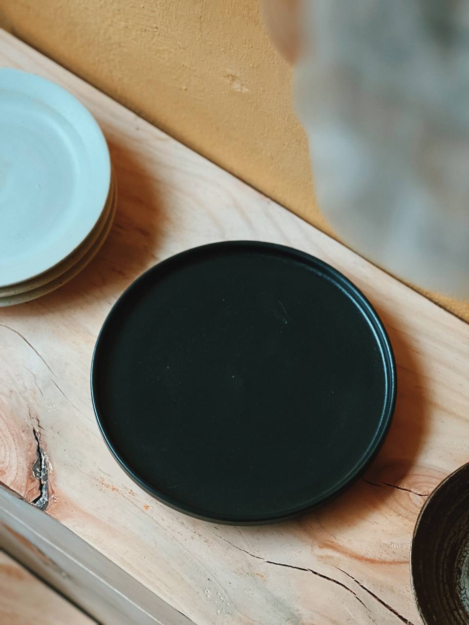 8.5" Black Dinner Plate